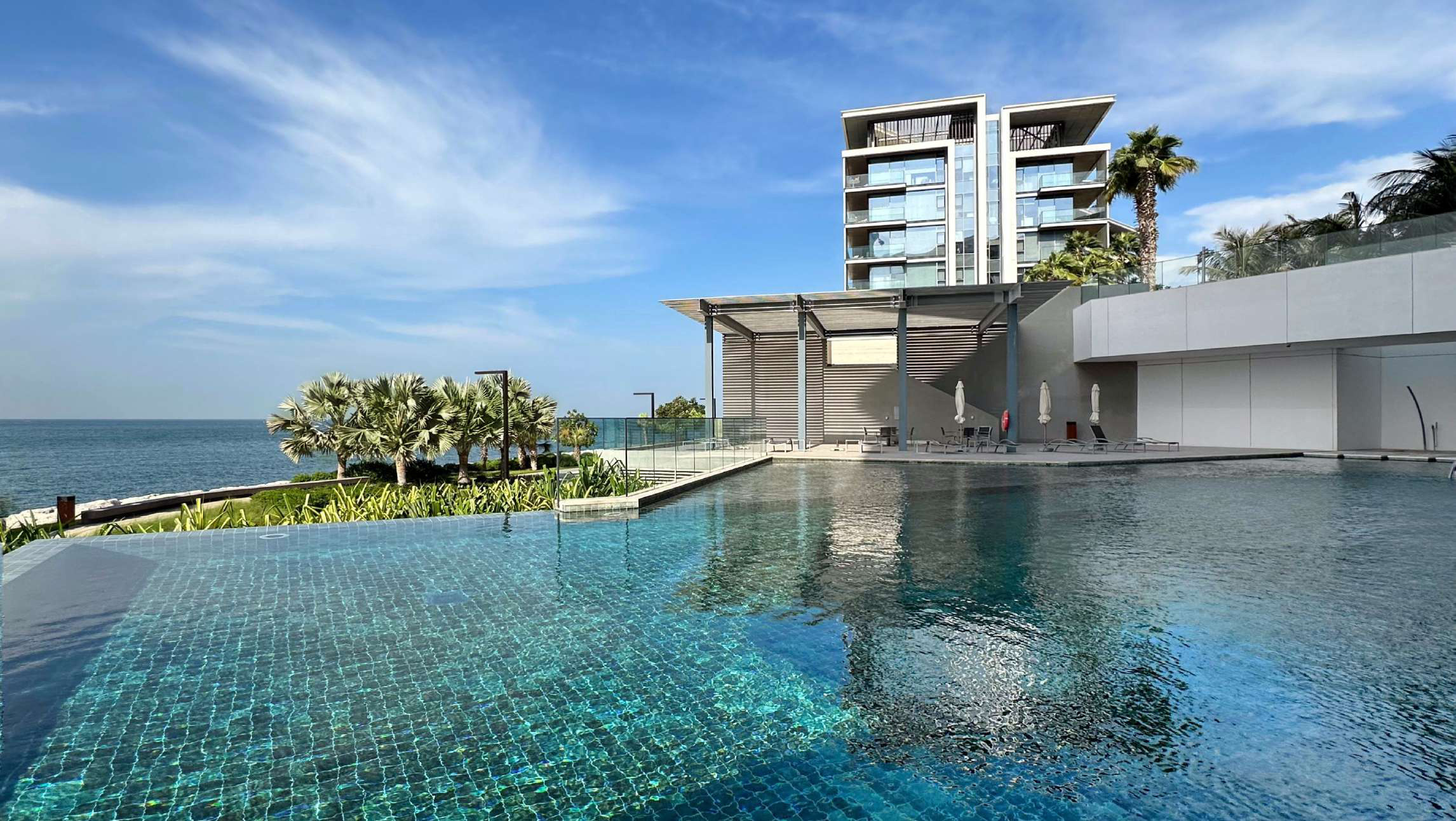 4-Bed Apartment - Full Sea View